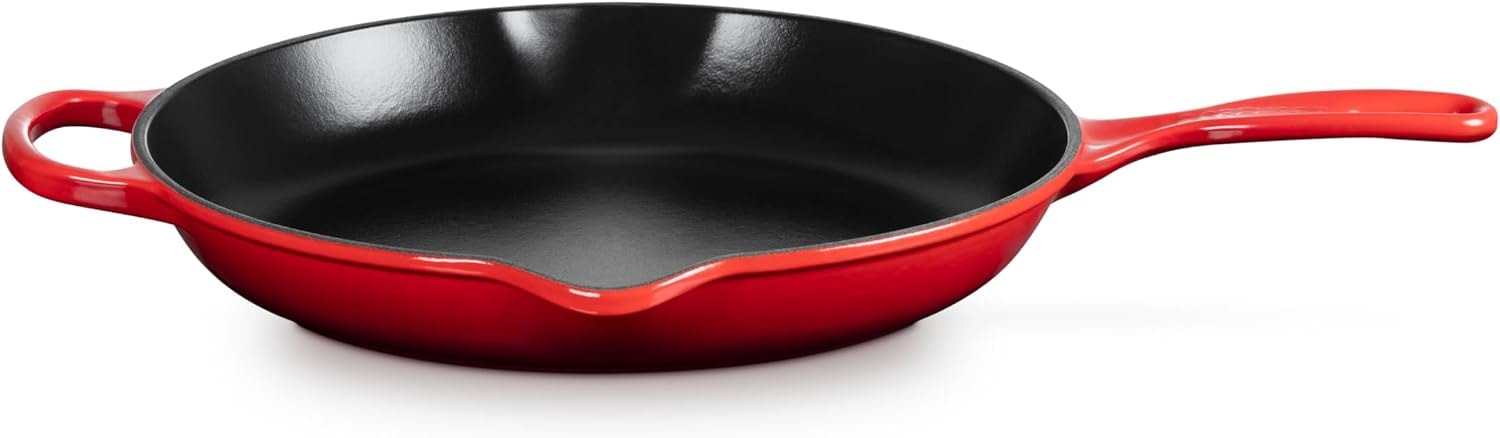 Cast Iron Signature Skillet Le Creuset – 2.3 quarts – Cerise – Skillets