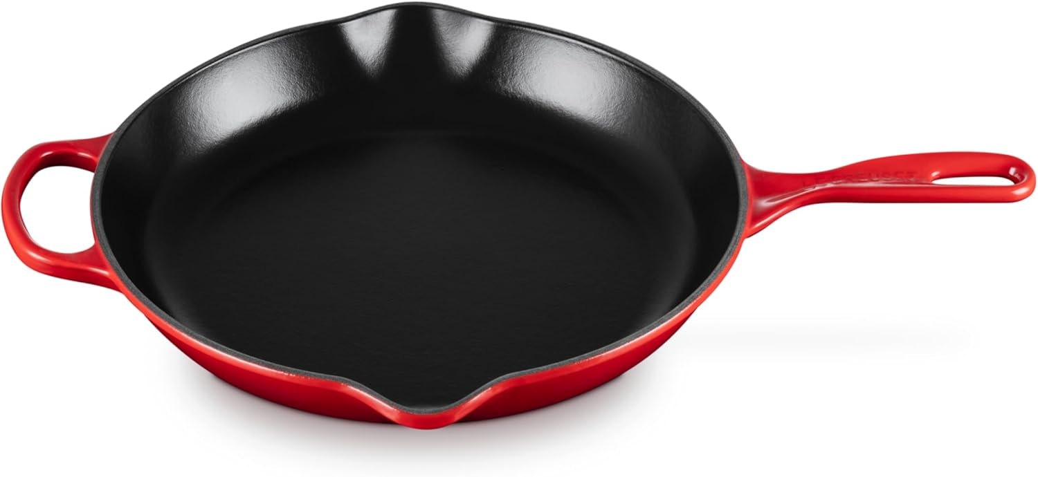 Cast Iron Signature Skillet Le Creuset – 2.3 quarts – Cerise – Skillets