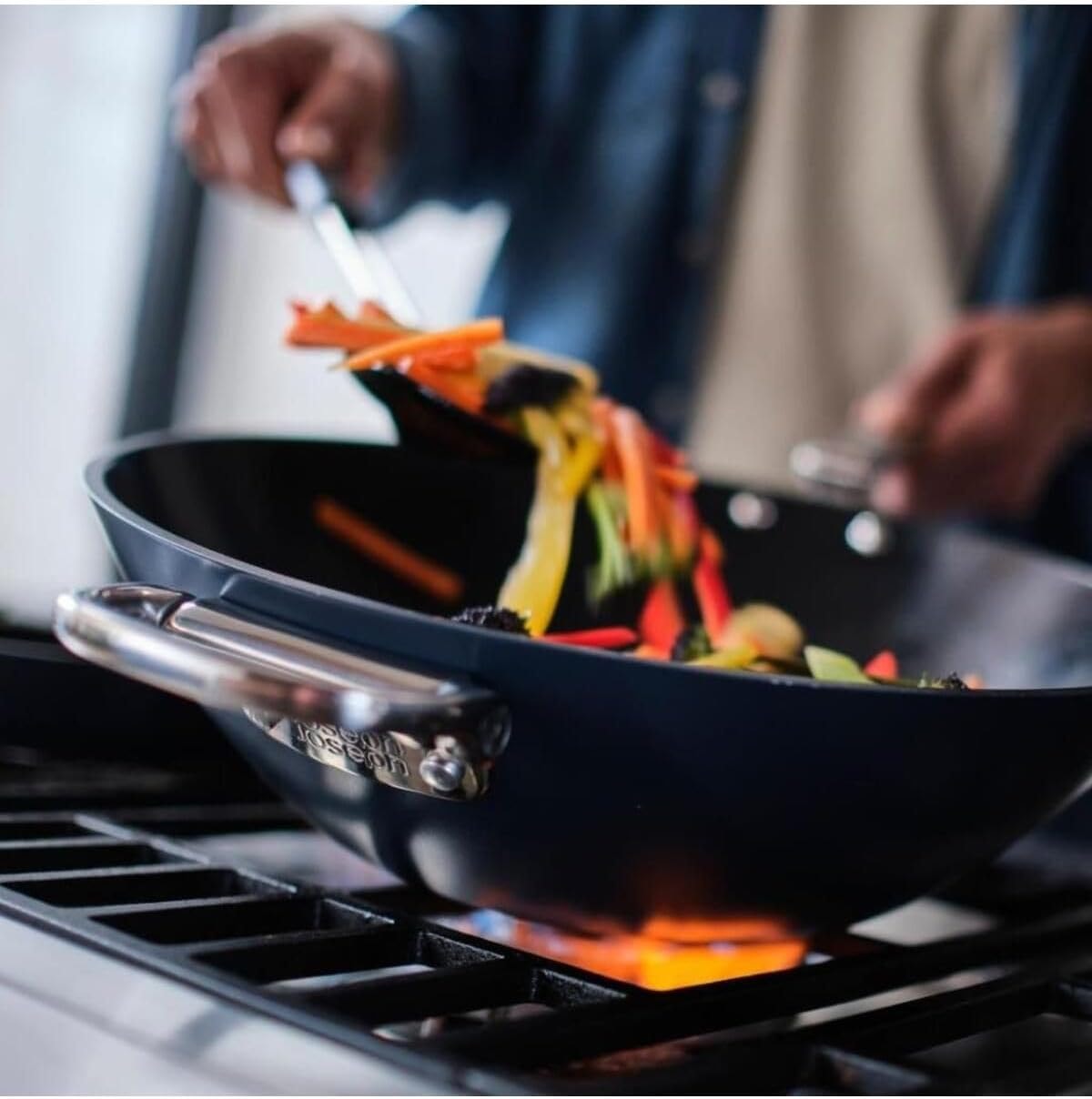 Joseph Joseph 12.5" Ceramic Non-Stick Folding Handle Wok – 32 centiliters – Midnight Blue – Woks & Stir-Fry Pans