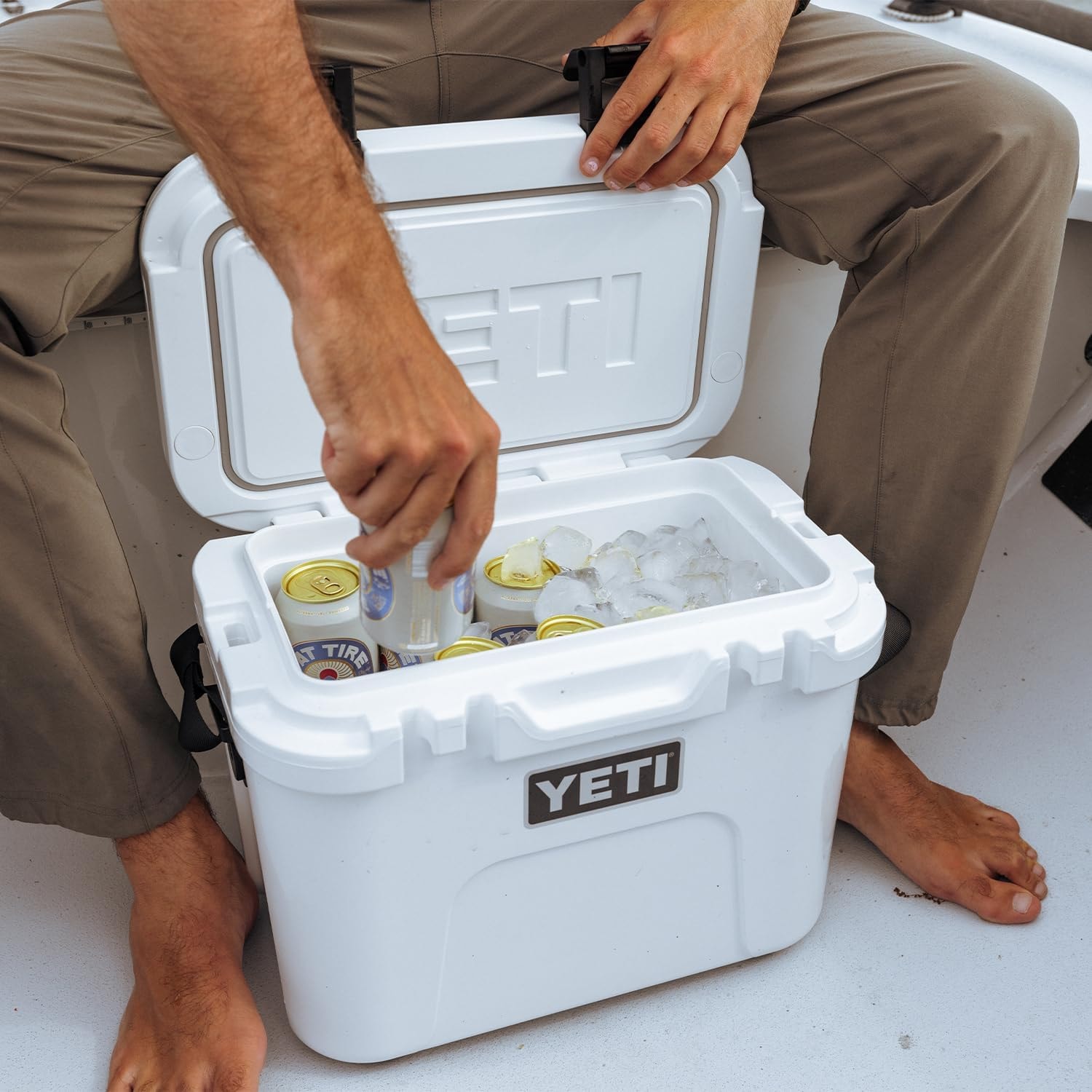 YETI Roadie 15 Hard Cooler – 2 liters – Charcoal – Coolers