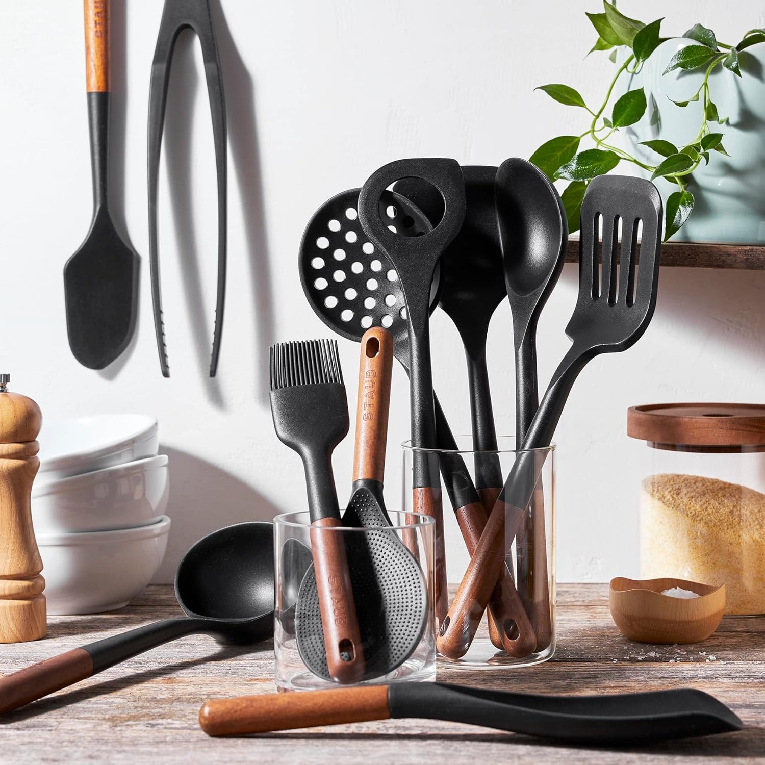 Staub Silicone Cooking Utensil Set with Wood Handle – Matte Black – Utensil Sets