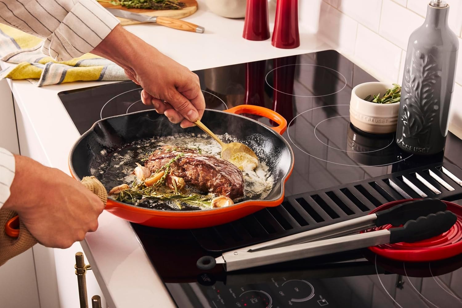 Cast Iron Signature Skillet Le Creuset – 2.3 quarts – Cerise – Skillets